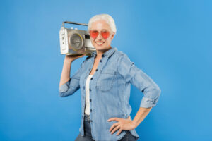 Lee más sobre el artículo Viaje musical: explorando géneros retro de diferentes culturas